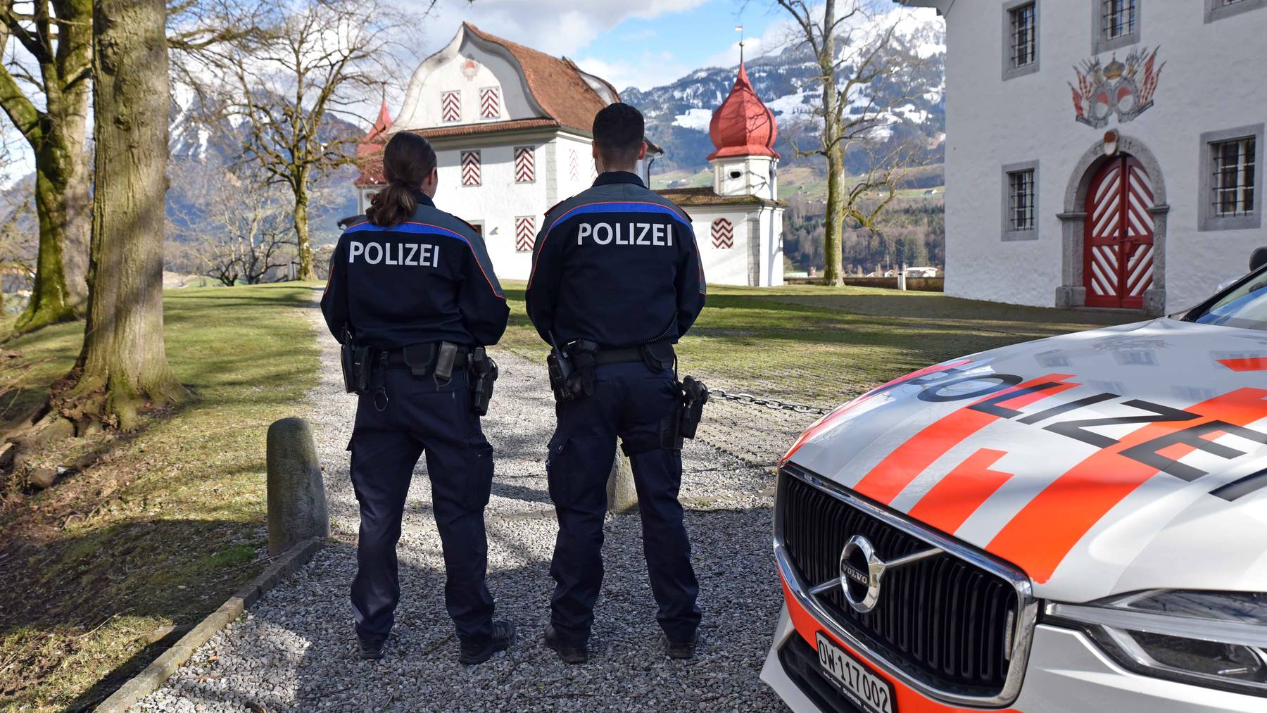 In der Zentralschweiz sind die Kantone vergleichsweise eher spärlich mit Polizeibeamten bestückt. (Symbolbild)