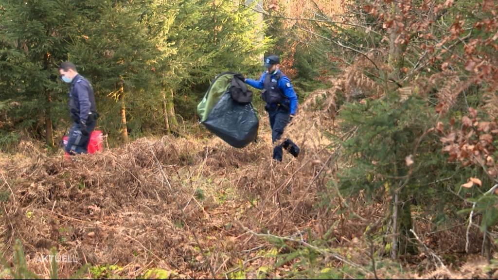 Überraschender Fund: Jäger finden Zelt im Buchser Wald