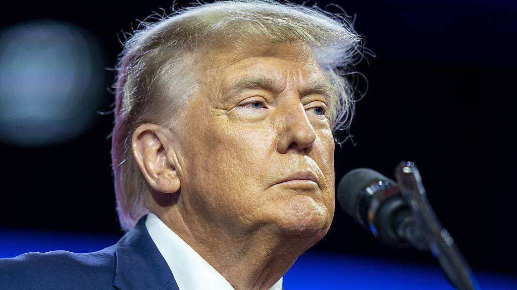 ARCHIV - Die Grand Jury möchte in einem Prozess gegen Donald Trump einen Zeugen nochmals befragen. Foto: Alex Brandon/AP/dpa