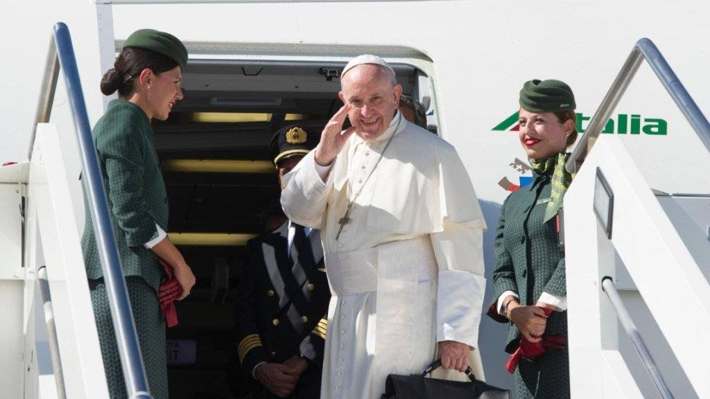 Papst Franziskus hat auf seinem Flug von Kolumbien zurück nach Rom die Klima-Leugner kritisiert.
