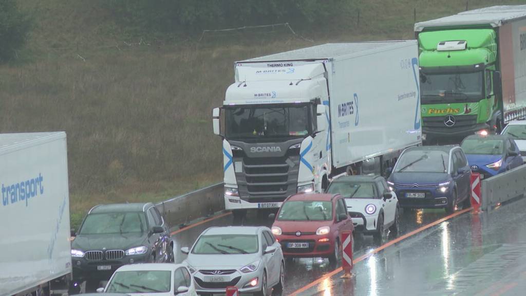 Starke Regenfälle sorgen für Behinderungen auf der A1