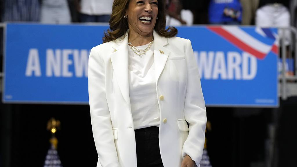 Die demokratische Präsidentschaftskandidatin und US-Vizepräsidentin Kamala Harris Foto: Jacquelyn Martin/AP/dpa