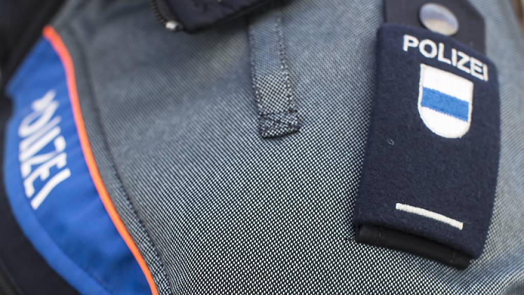 Die Zuger Polizei hielt am Dienstagnachmittag eine Autolenkerin an. (Symbolbild)