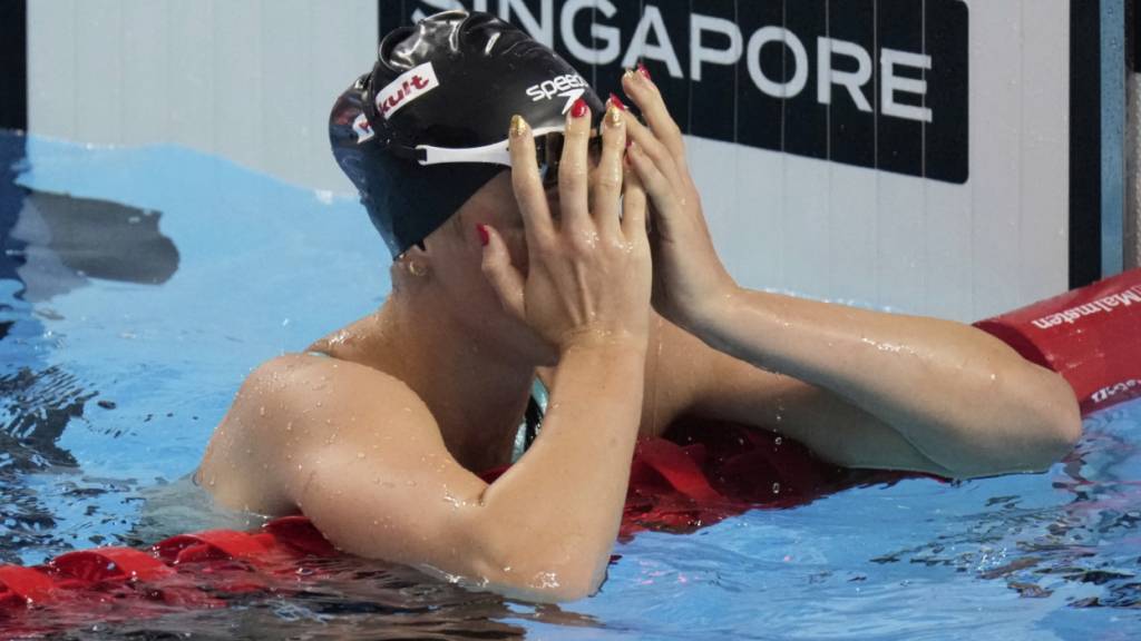 Summer McIntosh schlägt trotz Gold die Hände vors Gesicht