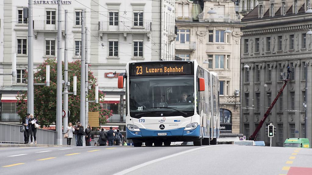 Ein VBL-Bus unterwegs in Luzern. (Archivaufnahme)