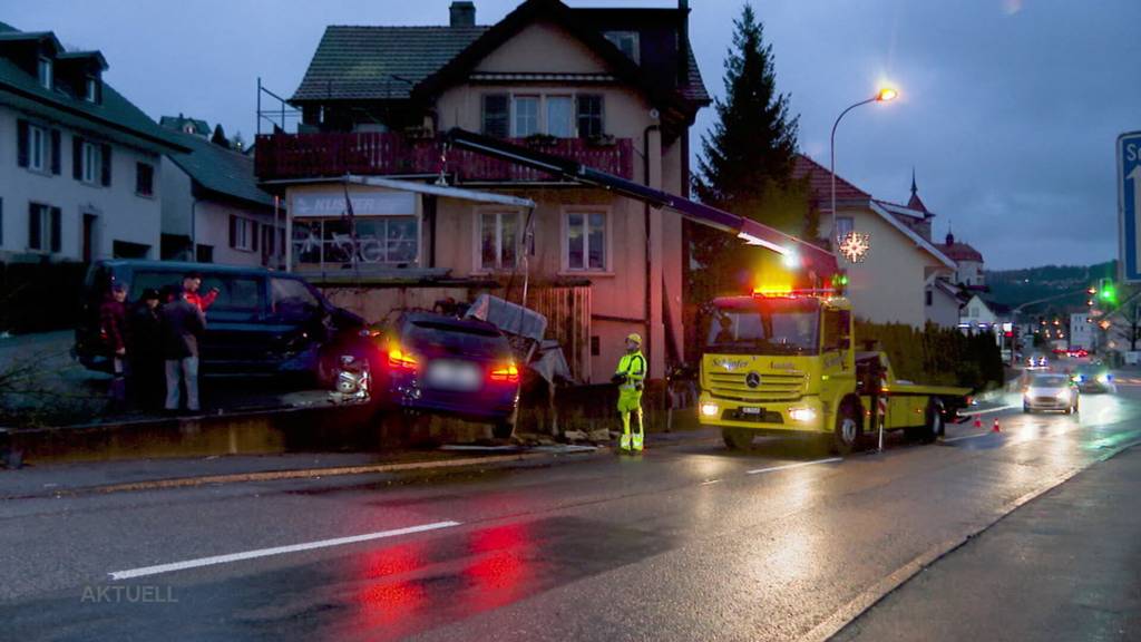 Angebliches Ausweichmanöver: Ein Autolenker landet in Niedergösgen auf einem Vorplatz