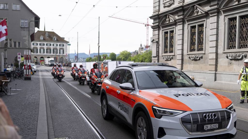 Grosses Polizeiaufgebot wegen Donald Trump Jr. Der Sohn des US-Präsidenten ist heute Donnerstag in Zürich zu Gast. Er tritt an einem privaten Wirtschaftstreffen auf.
