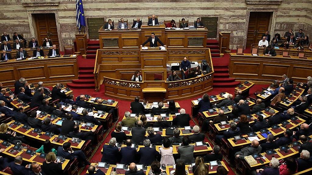 Das griechische Parlament hat sich am Dienstagabend optimistisch für die weitere Entwicklung der Volkswirtschaft des Landes gezeigt.