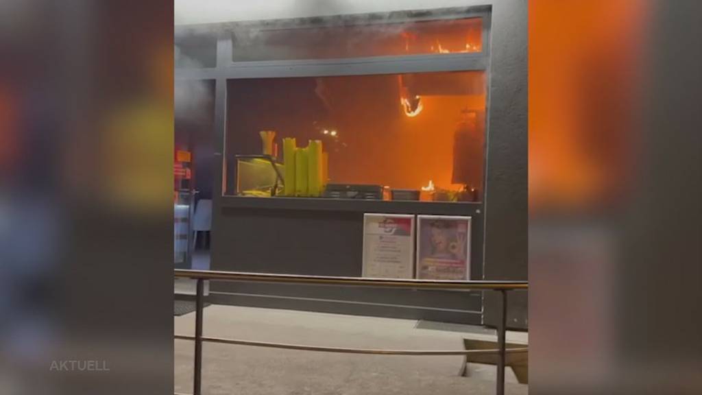 Fritteuse als Ursache: In Wettingen steht letzte Nacht die Küche eines Imbisses in Flammen