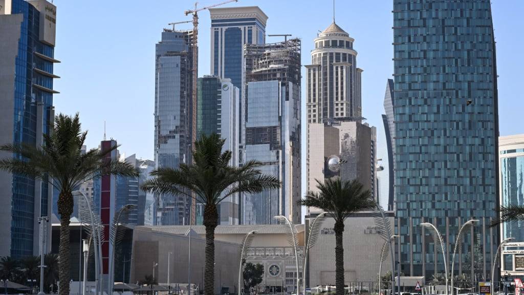 ARCHIV - Blick auf Hochhäuser, die gebaut werden. Katars Hauptstadt boomt, in den vergangenen Jahren wurden zahlreiche Hochhäuser neu gebaut. Foto: Wolf von Dewitz/dpa