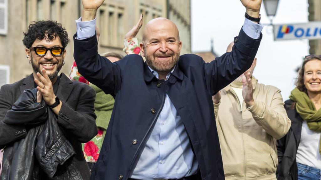 Nicolas Walder gewinnt die Ersatzwahl für Antonio Hodgers in Genf. Damit behalten die Grünen ihren Sitz in der Genfer Kantonsregierung, den sie seit 1997 inne haben.