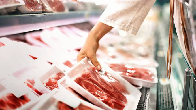 Aldi Deutschland verbannt Billigfleisch aus dem Regal – so sieht es in der Schweiz aus