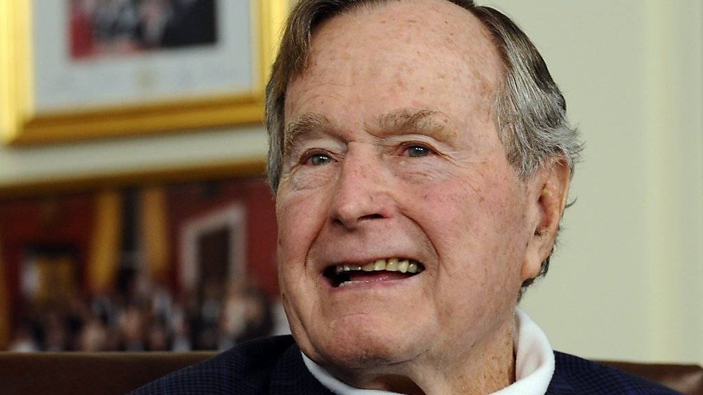 Der ehemalige US-Präsident George H. W. Bush ist erneut ins Spital eingewiesen worden. (Archivbild)