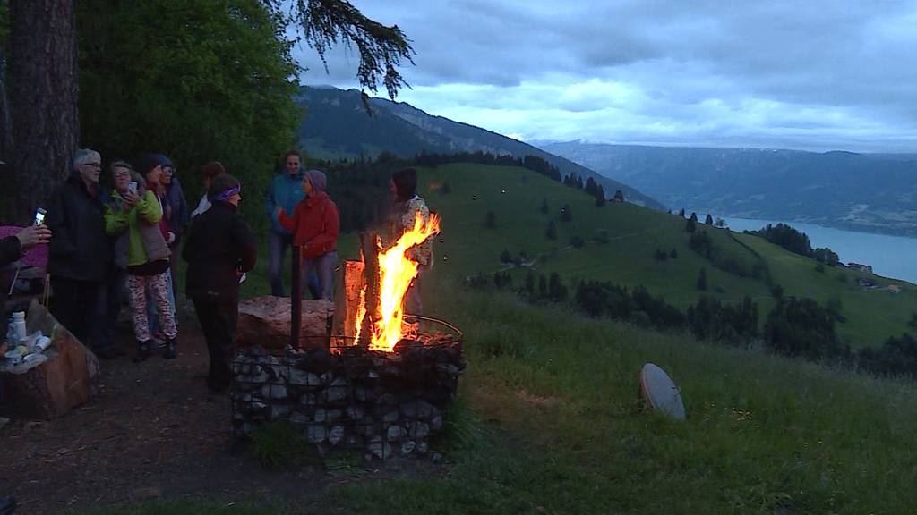 Höhenfeuer als Ankündigung des Frauenstreiks