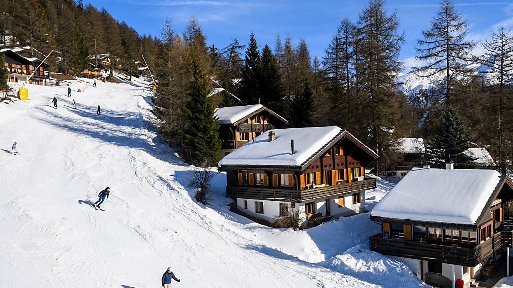 Schneebedeckte Hänge werden im Zuge des Klimawandels seltener. Der Weltskiverband FIS und die Weltwetterorgansation WMO wollen dies der Bevölkerung stärker vor Augen führen. (Archivbild)