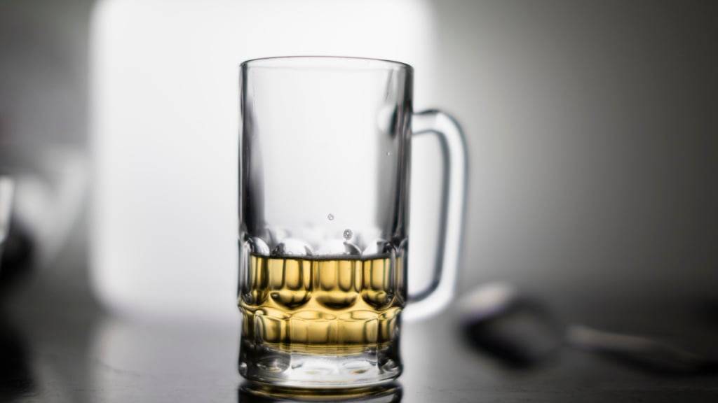 Auf Daten des Bundes basierende Schätzungen gehen von rund 1600 Alkohol-Toten jährlich aus. (Symbolbild)