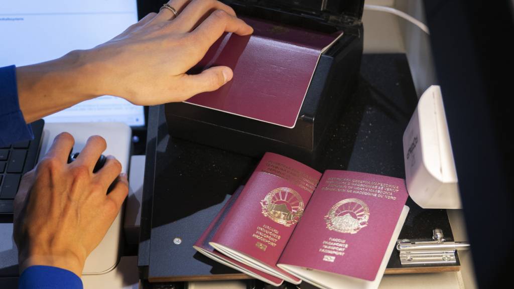 In Europa hat die digitale Erfassung den Stempel im Reisepass für Reisende aus ausserhalb des Schengenraums abgelöst. (Symbolbild)