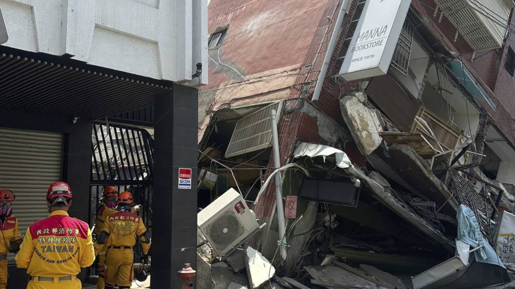 HANDOUT - Das stärkste Erdbeben in Taiwan seit einem Vierteljahrhundert erschütterte die Insel im Morgengrauen. Foto: Uncredited/National Fire Agency/AP/dpa - ACHTUNG: Nur zur redaktionellen Verwendung und nur mit vollständiger Nennung des vorstehenden Credits