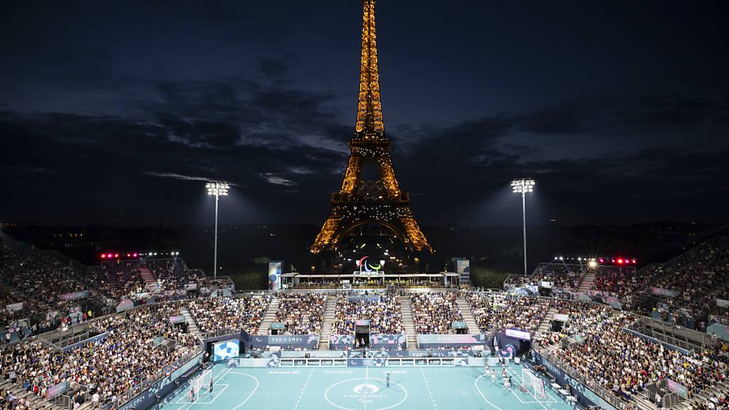 Das Stade Tour Eiffel bietet eine eindrückliche Kulisse für die blinden Fussballer