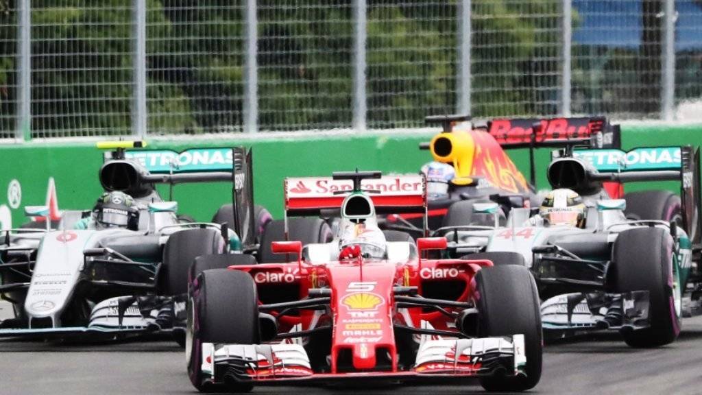 Der Start in Montreal: Vettel liegt nach der ersten Kurve vor Rosberg (l.) und Sieger Hamilton