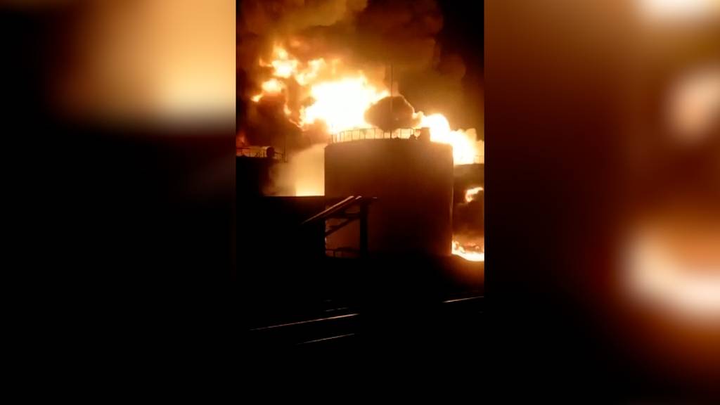 Schwere Kämpfe in Charkiw: Gasleitung steht nach Explosion in Flammen