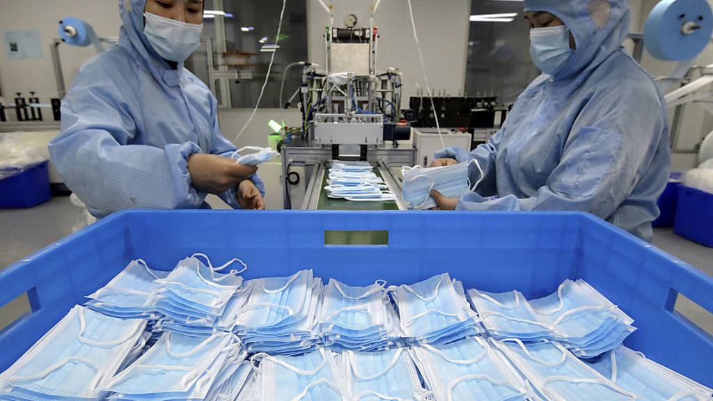 Die Exporte der Volksrepublik China haben zuletzt stark zugelegt - das Reich der Mitte produziert zahlreiche Waren, die in der Coronavirus-Pandemie gefragt sind. (Archivbild)