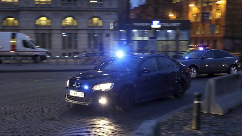 Die Angeklagten im Prozess um den Angriff auf das Jüdische Museum in Belgien im Mai 2014 werden am Donnerstag zum Brüsseler Schwurgericht gefahren.