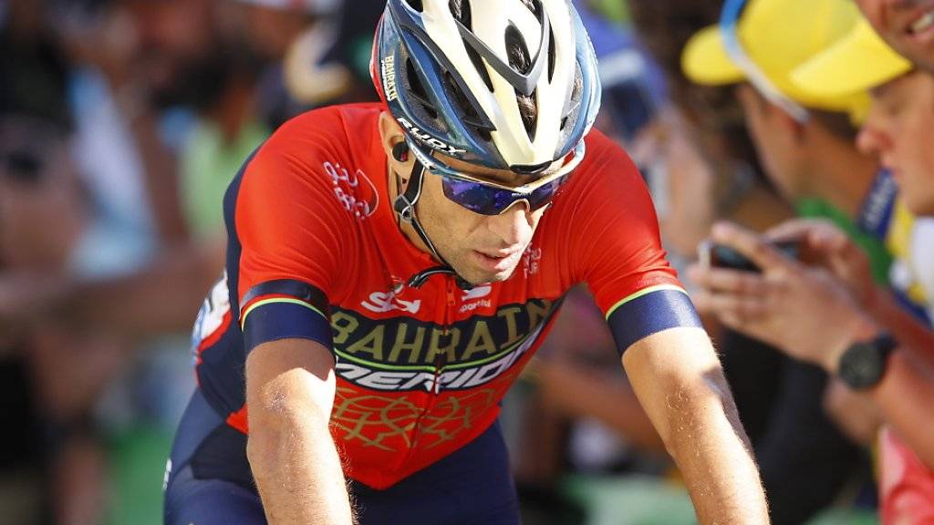 Vincenzo Nibali von Schmerzen geplagt nach der Zieldurchfahrt der 12. Etappe der Tour de France 2018