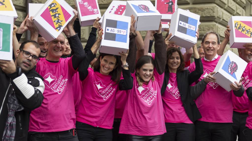 Überparteiliche Allianz tritt gegen obligatorischen Bürgerdienst an