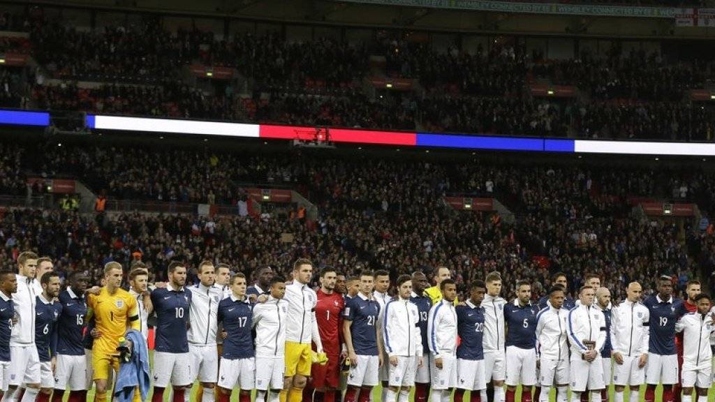 Die englische und die französische Fussball-Nationalelf stehen am Dienstagabend im Wembley-Stadion zusammen im Gedenken an die Terror-Opfer von Paris.