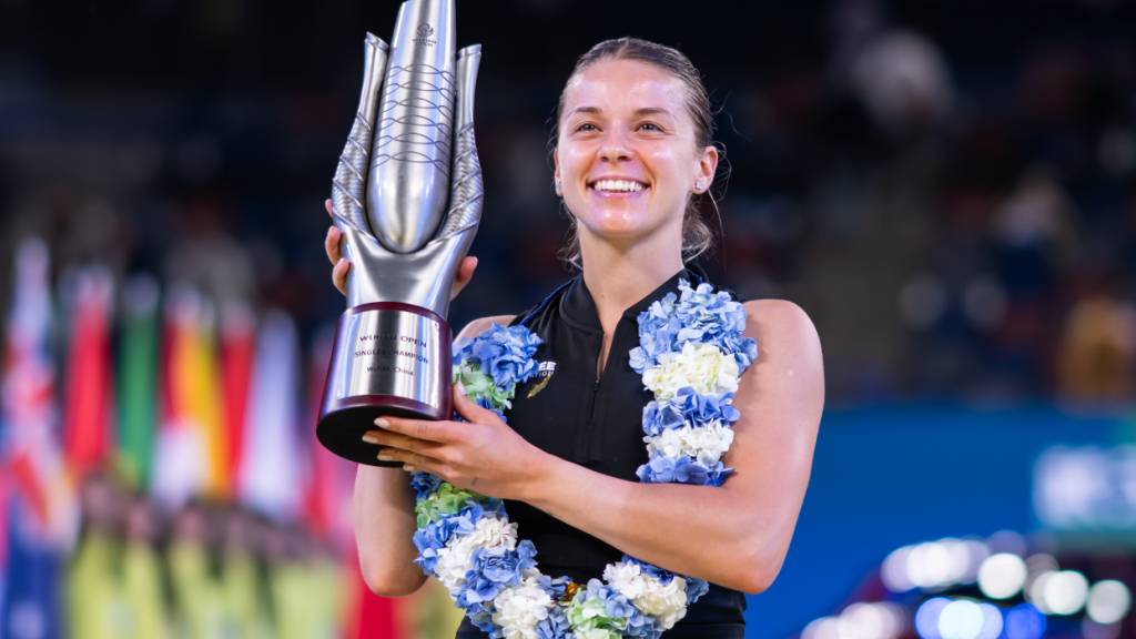Ihr erster Pokal auf der WTA Tour, und gleich ein grosser: Maja Chwalinska in Wuhan