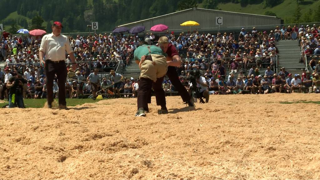 Schwarzsee Schwinget: Florian Gnägi gewinnt das zweite Berg-Kranz-Fest der Saison