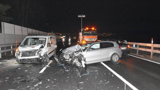 Unfall mit vier Fahrzeugen – Mann leicht verletzt