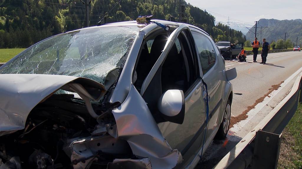 Zwei Verletzte nach Unfall in Schiers – 65-Jähriger in Auto eingeklemmt