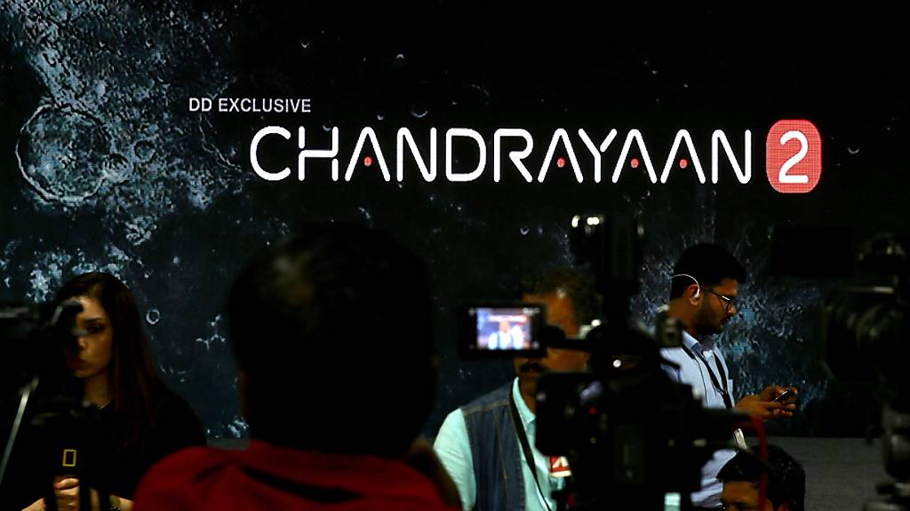 Im indischen Raumfahrtzentrum war in der Nacht auf Samstag die Enttäuschung gross, als die Kommunikation zur Mond-Mission Chandrayaan-2 abgerissen ist.