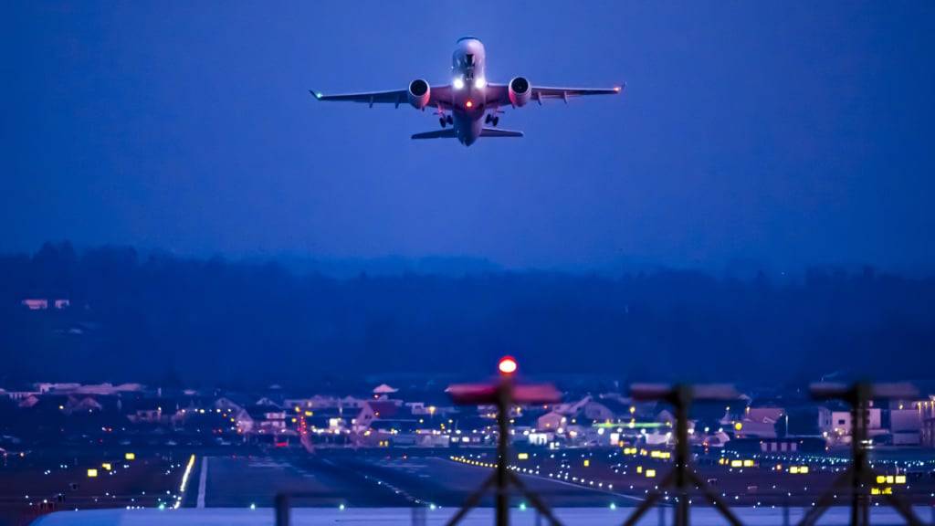 Starts nach 23.00 Uhr ab dem Flughafen Zürich werden für die Fluggesellschaften teurer und somit unattraktiver. (Symbolbild)