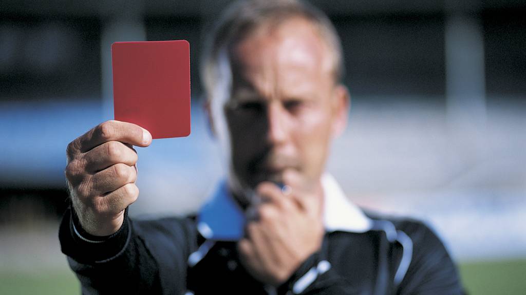 Schiedsrichter rote Karte
