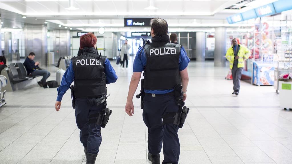 Polizei verhaftet Drogenschmugglerin am Flughafen Zürich