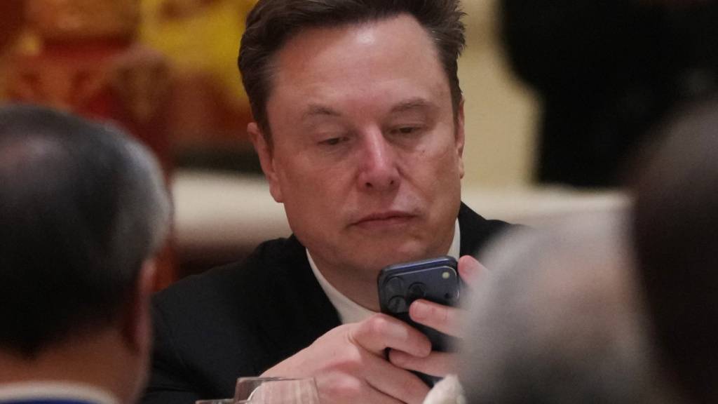 Tesla-CEO Elon Musk bezeichnet auf X Berichte über eine Trennung des China-Geschäfts für eine Fusion mit SpaceX als "Fake News”. (Archivbild)