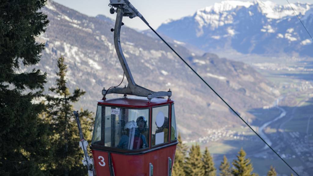Die zweite Sektion der Brambrüeschbahn ist veraltet und sollte durch eine neue 10er-Gondelbahn ersetzt werden. Aus dem Vorhaben wird jedoch vorerst nichts. Das Stimmvolk sagte Nein.