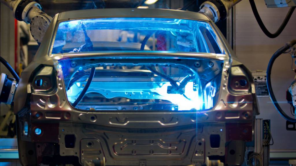 In den VW-Fabriken werden die Roboter auf den Produktionsstrassen bald stillstehen (Symbolbild)