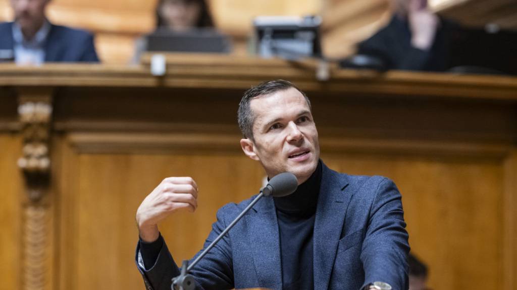 Im Nationalrat gingen am Dienstagvormittag die Wogen hoch. Die Linke - im Bild Jean Tschopp (SP/VD) - warnte vor einer Aufweichung der Waffenexportregeln. Die bürgerliche Mehrheit setzte sich aber durch.