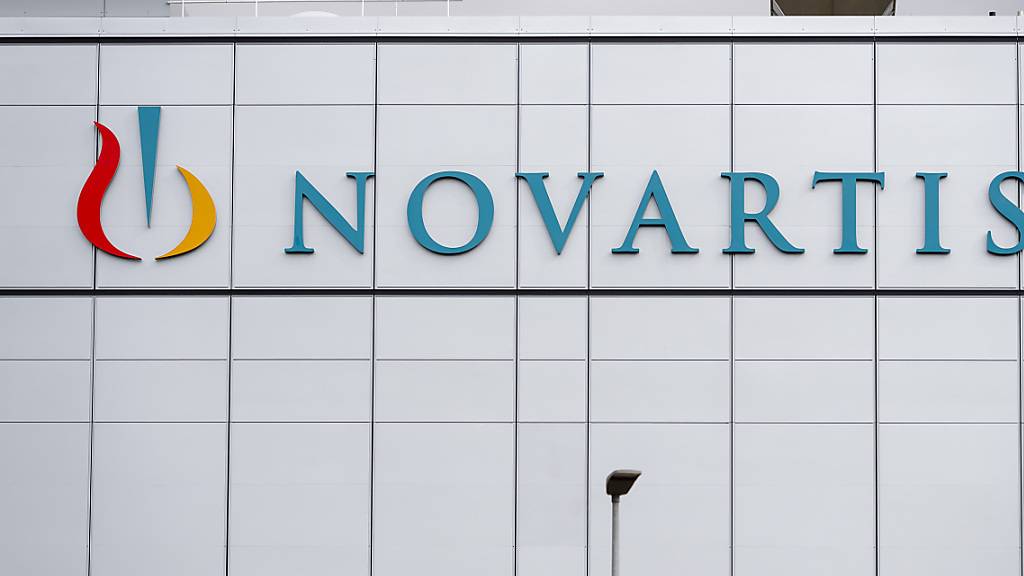 Der Pharmakonzern Novartis setzt den Erlös aus dem Verkauf von Roche-Aktien für ein milliardenschweres Aktienrückkaufprogramm ein. Bis Ende 2023 sollen eigene Aktien im Umfang von 15 Milliarden US-Dollar erworben werden.(Archivbild)