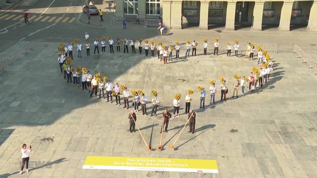 Grosses Herz auf dem Bundesplatz: Berner Bauern sagen danke 