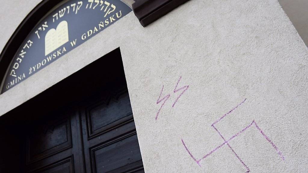 Nazi-Schmierereien an der Synagoge in der polnischen Stadt Danzig: Antisemitismus in Europa breitet sich wieder aus. (Archivbild)
