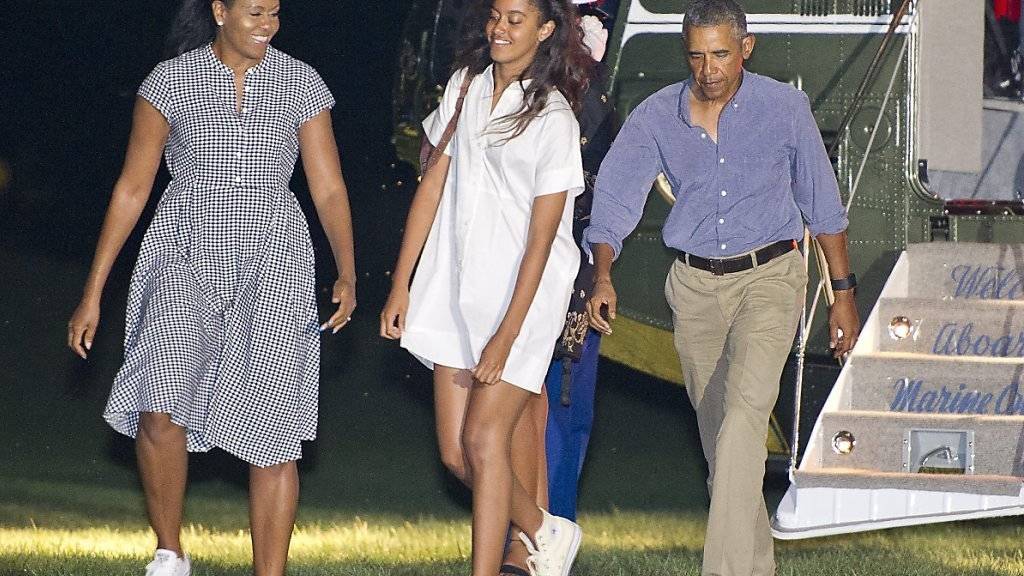 Ferien vorbei: US-Präsident Barack Obama mit Ehefrau Michelle und Tochter Malia bei der Ankunft vor dem Weissen Haus.