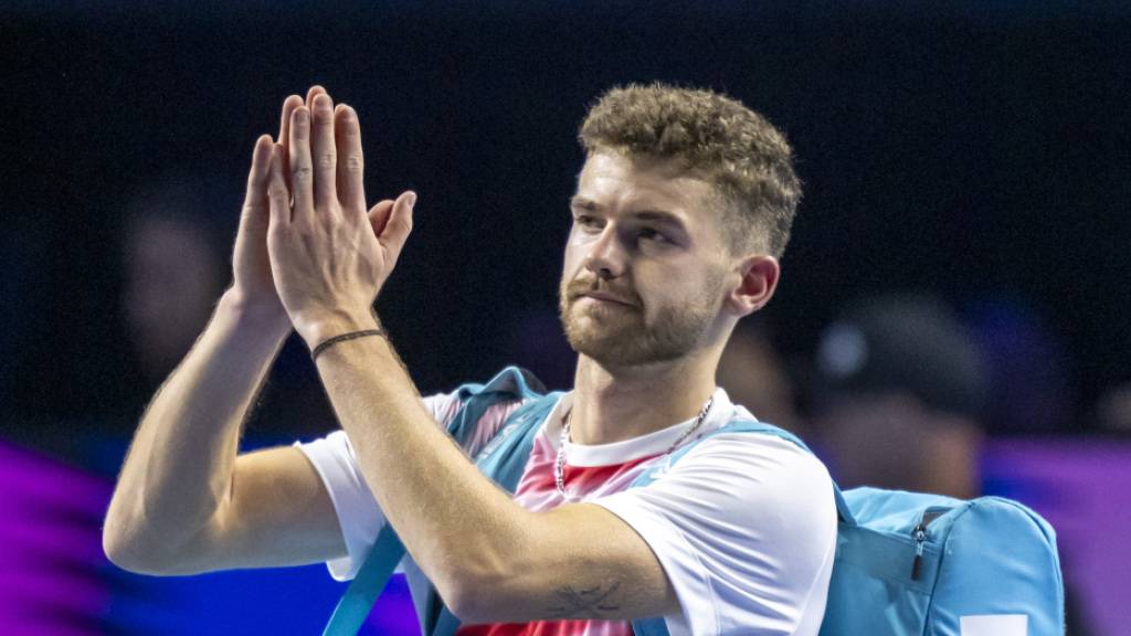 Trotz Ausscheiden verdienter Applaus: Jérôme Kym verabschiedet sich von den Fans in der Basler St. Jakobshalle
