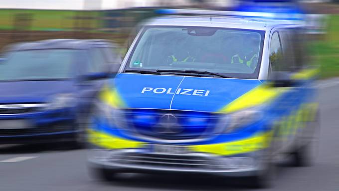 Deutsche Polizei erwischt Autofahrer mit Kängurus, Lamas und Tukan