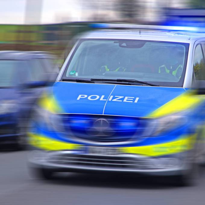 Deutsche Polizei erwischt Autofahrer mit Kängurus, Lamas und Tukan