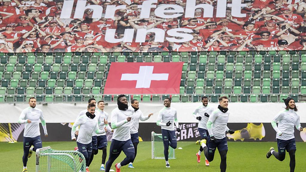 Die Schweizer Nationalmannschaft während des Abschlusstrainings in St. Gallen